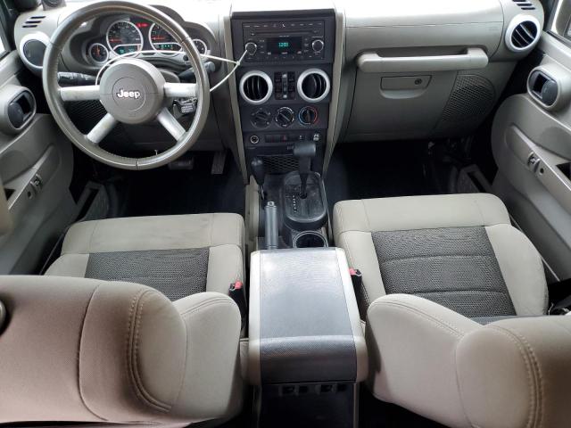 1J4BA5H10AL179795 - 2010 JEEP WRANGLER U SAHARA 绿色 照片 8