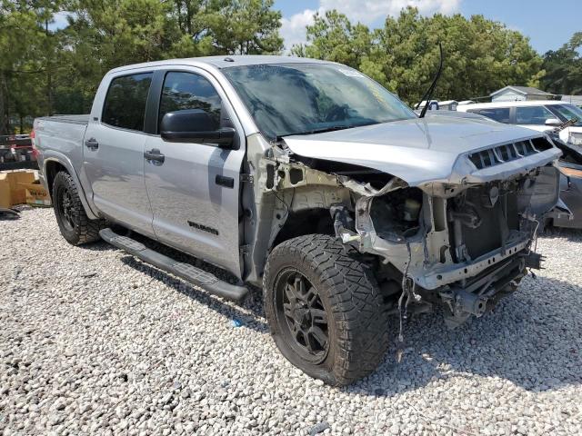 5TFEW5F11HX216914 - 2017 TOYOTA TUNDRA CREWMAX SR5 SILVER photo 4