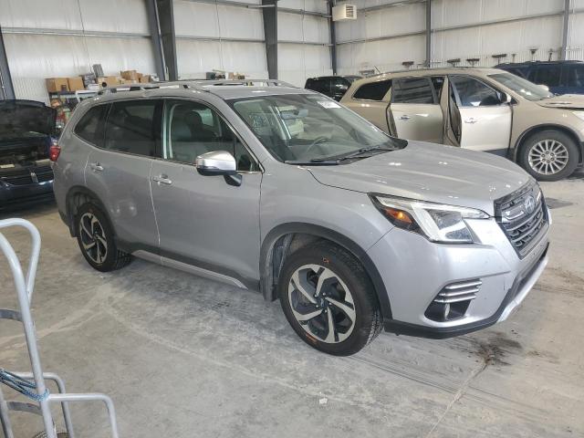 JF2SKARC0PH476185 - 2023 SUBARU FORESTER TOURING 银色 照片 4