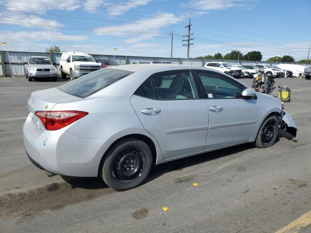 2T1BURHE6JC092000 - 2018 TOYOTA COROLLA L ვერცხლისფერი ფოტო 3