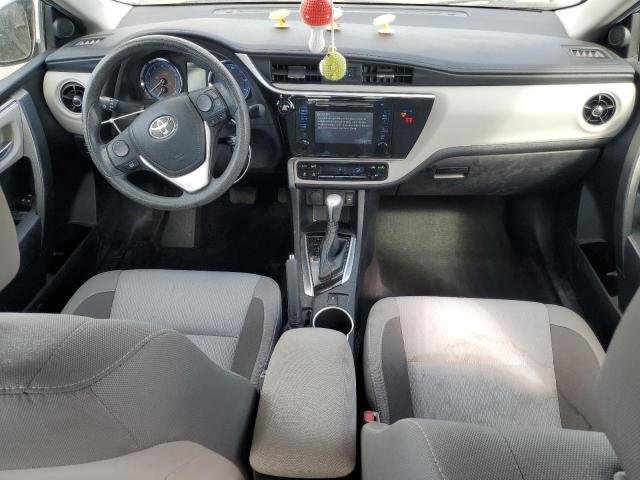 2T1BURHE6JC092000 - 2018 TOYOTA COROLLA L ვერცხლისფერი ფოტო 8