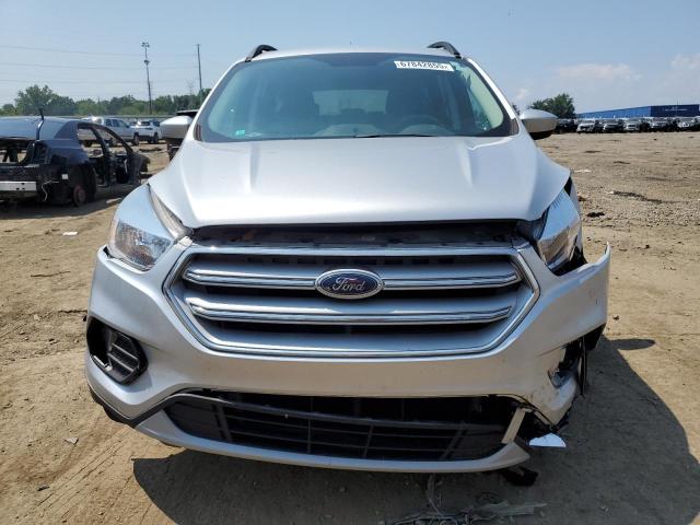 1FMCU0GD6JUD49325 - 2018 FORD ESCAPE SE SILVER photo 5