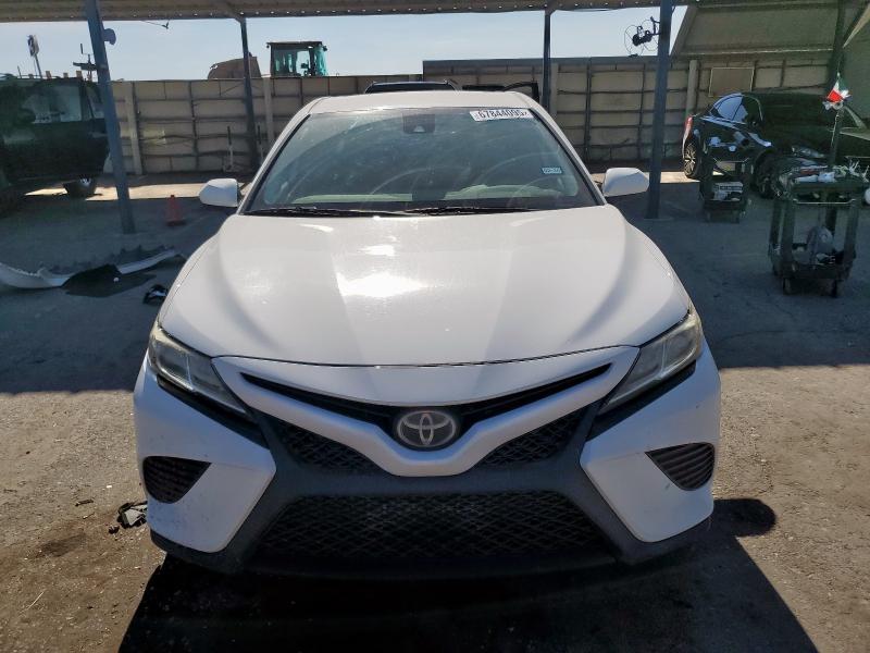 4T1G11AK8LU872159 - 2020 TOYOTA CAMRY SE WHITE photo 5