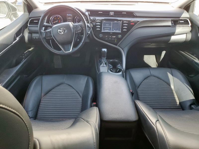 4T1G11AK8LU872159 - 2020 TOYOTA CAMRY SE WHITE photo 8