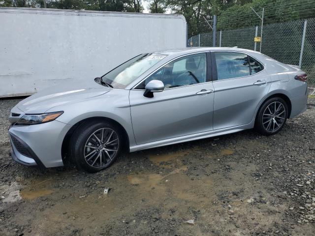 4T1G11BK8PU100488 - 2023 TOYOTA CAMRY SE NIGHT SHADE SILVER photo 1