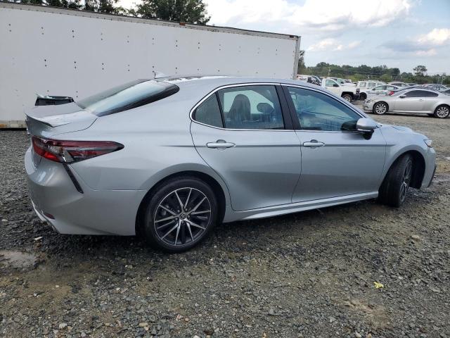 4T1G11BK8PU100488 - 2023 TOYOTA CAMRY SE NIGHT SHADE SILVER photo 3