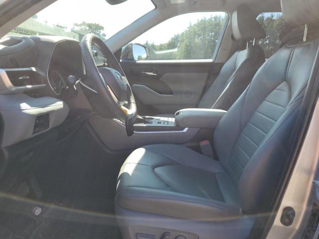 5TDGZRBH8NS256970 - 2022 TOYOTA HIGHLANDER XLE SILVER photo 7
