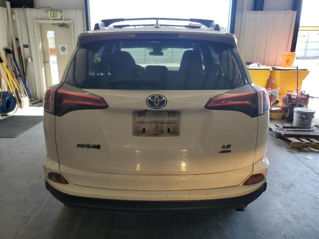 JTMBFREV6JJ180953 - 2018 TOYOTA RAV4 LE Blanco foto 6