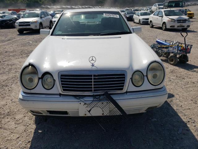 WDBJF25H3XA790636 - 1999 MERCEDES-BENZ E 300TD WHITE photo 5