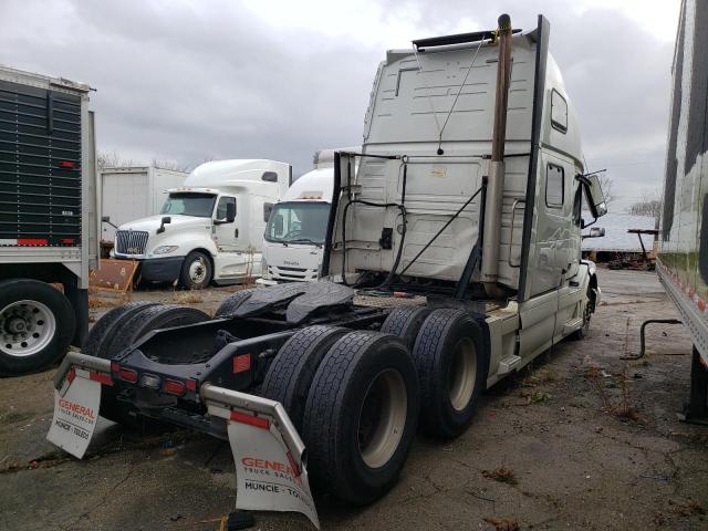 4V4NC9EJ7HN970868 - 2017 VOLVO VN VNL WHITE photo 4