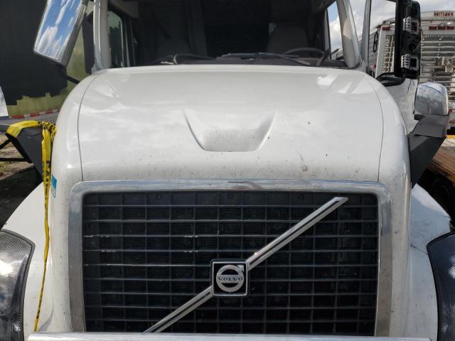 4V4NC9EJ7HN970868 - 2017 VOLVO VN VNL WHITE photo 7