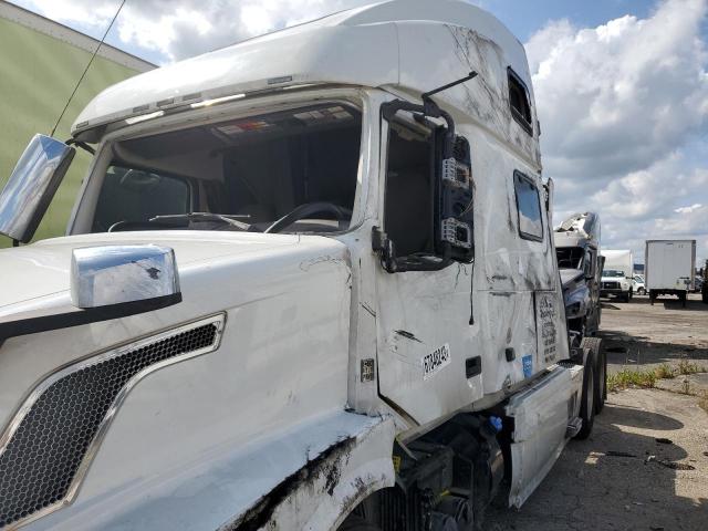 4V4NC9EJ7HN970868 - 2017 VOLVO VN VNL WHITE photo 9