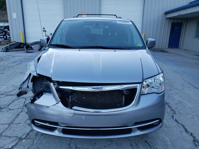 2C4RC1BG5FR751544 - 2015 CHRYSLER TOWN & COU TOURING ვერცხლისფერი ფოტო 5