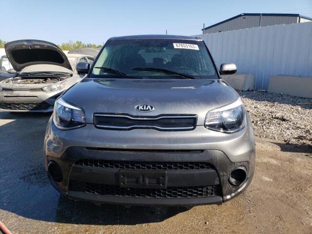 KNDJN2A27K7677543 - 2019 KIA SOUL GRAY photo 5