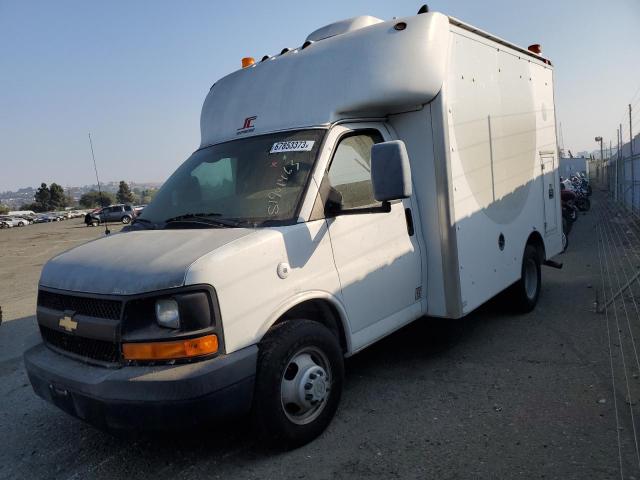 1GBJG31K681100258 - 2008 CHEVROLET EXPRESS WHITE photo 1