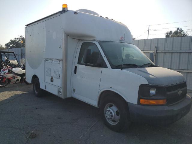 1GBJG31K681100258 - 2008 CHEVROLET EXPRESS WHITE photo 4