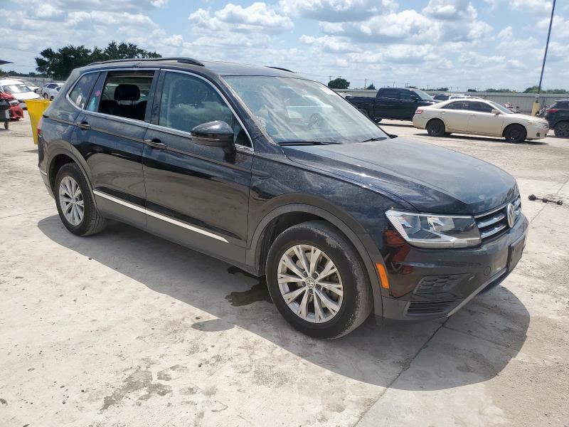 3VV3B7AX6JM059887 - 2018 VOLKSWAGEN TIGUAN SE შავი ფოტო 4