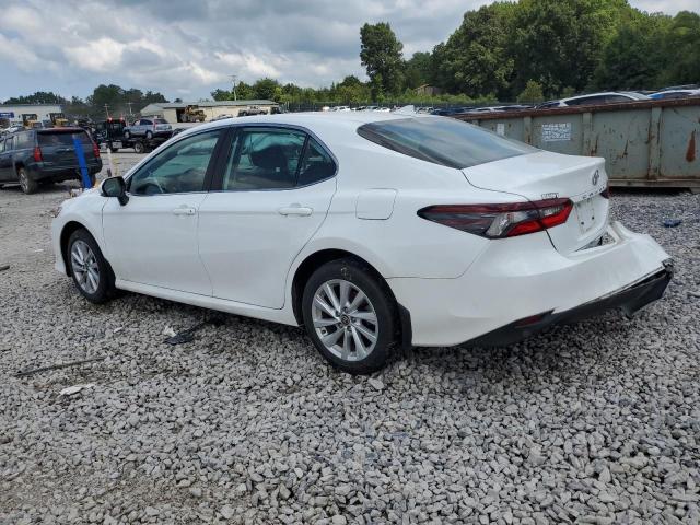 4T1C11AK7PU818016 - 2023 TOYOTA CAMRY LE WHITE photo 2