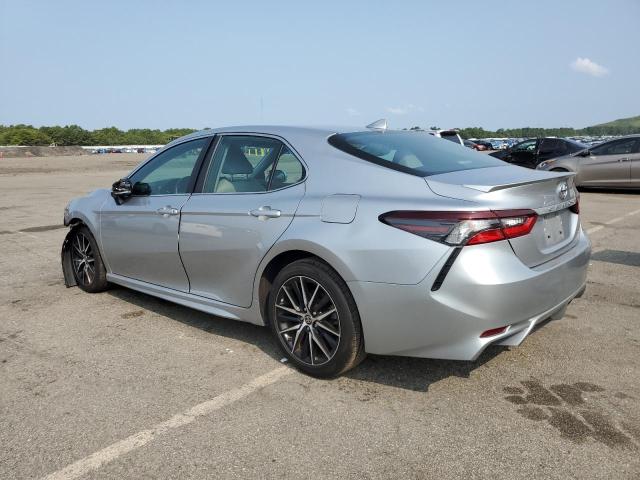 4T1G11AK7NU663787 - 2022 TOYOTA CAMRY SE 银色 照片 2
