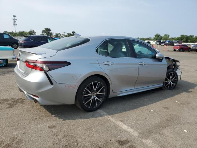 4T1G11AK7NU663787 - 2022 TOYOTA CAMRY SE 银色 照片 3