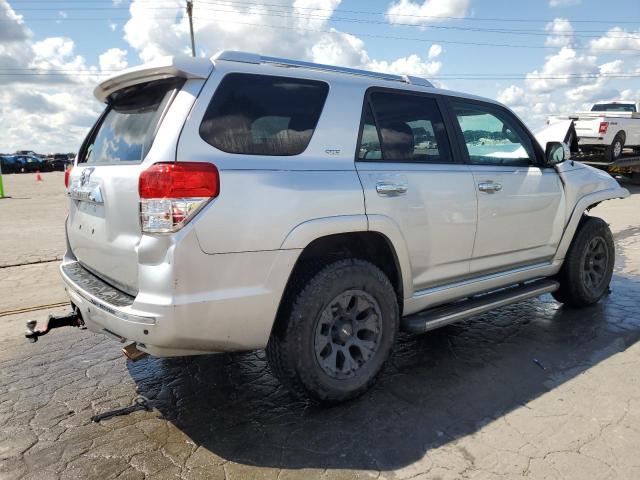 JTEBU5JR4B5044866 - 2011 TOYOTA 4RUNNER SR5 فضي صورة 3
