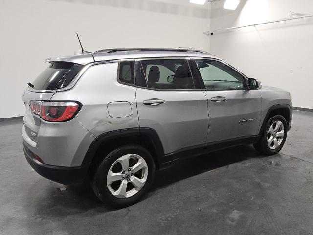 3C4NJDBBXLT219404 - 2020 JEEP COMPASS LATITUDE SILVER photo 3