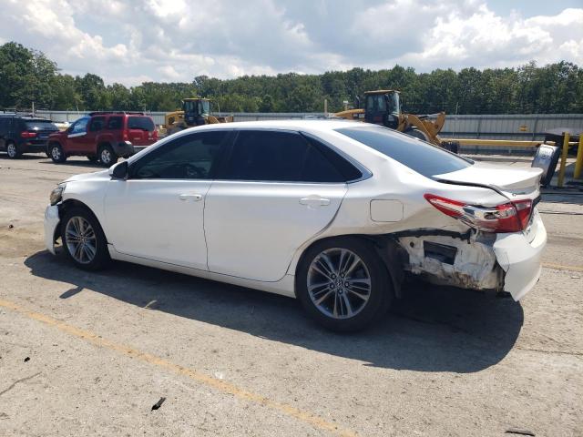 4T1BF1FK8HU445334 - 2017 TOYOTA CAMRY SE LE Beyaz fotoğraf 2