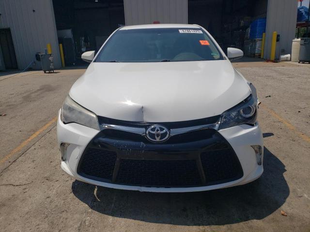 4T1BF1FK8HU445334 - 2017 TOYOTA CAMRY SE LE Beyaz fotoğraf 5