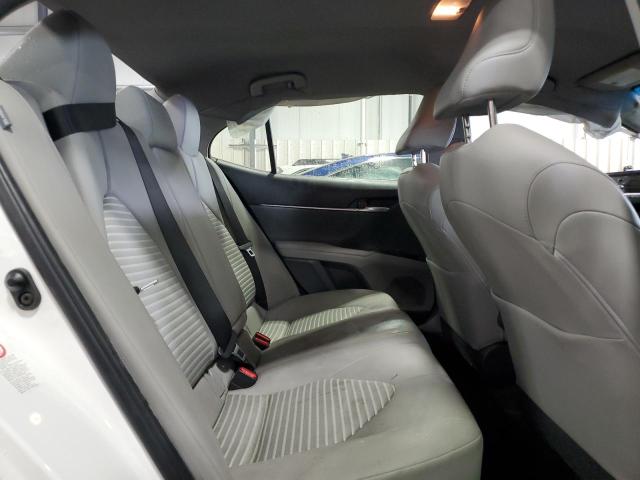 JTNB11HK2J3011174 - 2018 TOYOTA CAMRY L WHITE photo 10