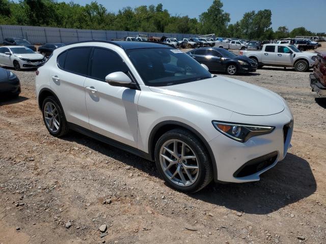 ZASFAKNN6J7B92368 - 2018 ALFA ROMEO STELVIO TI SPORT WHITE photo 4