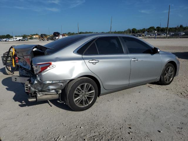 4T1BF1FK3HU749512 - 2017 TOYOTA CAMRY LE 银色 照片 3