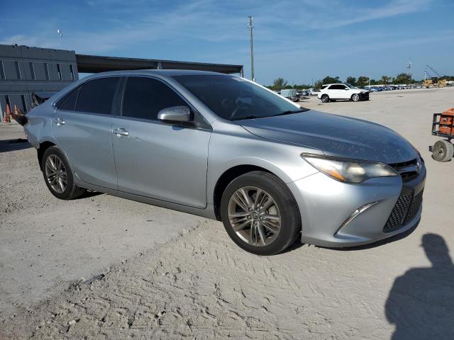 4T1BF1FK3HU749512 - 2017 TOYOTA CAMRY LE 银色 照片 4