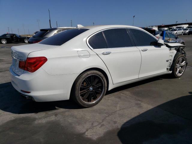 WBAKA4C54BC392404 - 2011 BMW 740 I WHITE photo 3