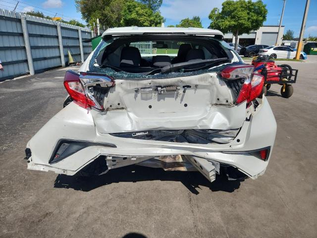 NMTKHMBX0KR095001 - 2019 TOYOTA C-HR XLE Blanc photo 6