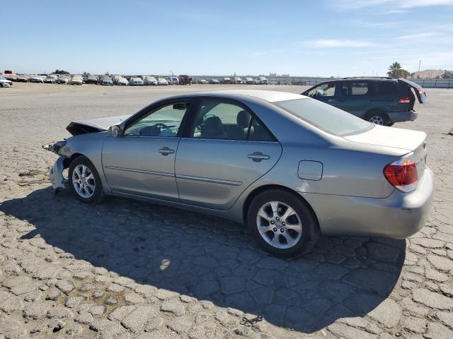 4T1BF32K45U598192 - 2005 TOYOTA CAMRY LE GRAY photo 2