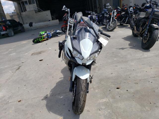 ML5EXER18PDA90749 - 2023 KAWASAKI EX650 R Ақ фото 2