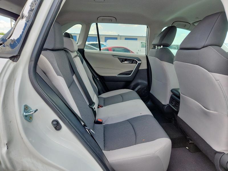 2T3W1RFV8RC277973 - 2024 TOYOTA RAV4 XLE WHITE photo 11