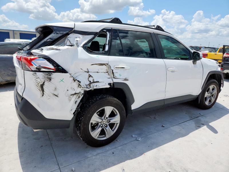 2T3W1RFV8RC277973 - 2024 TOYOTA RAV4 XLE WHITE photo 3