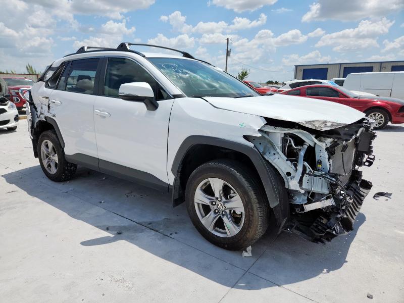 2T3W1RFV8RC277973 - 2024 TOYOTA RAV4 XLE WHITE photo 4