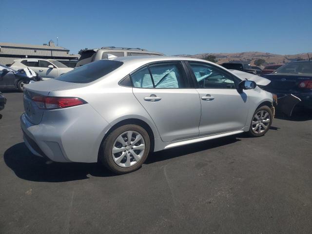 5YFEPRAE1LP029842 - 2020 TOYOTA COROLLA LE SILVER photo 3