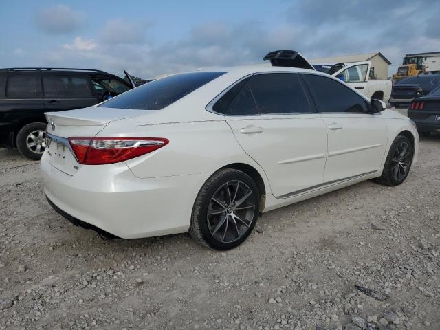 4T1BF1FK2HU721703 - 2017 TOYOTA CAMRY LE WHITE photo 3