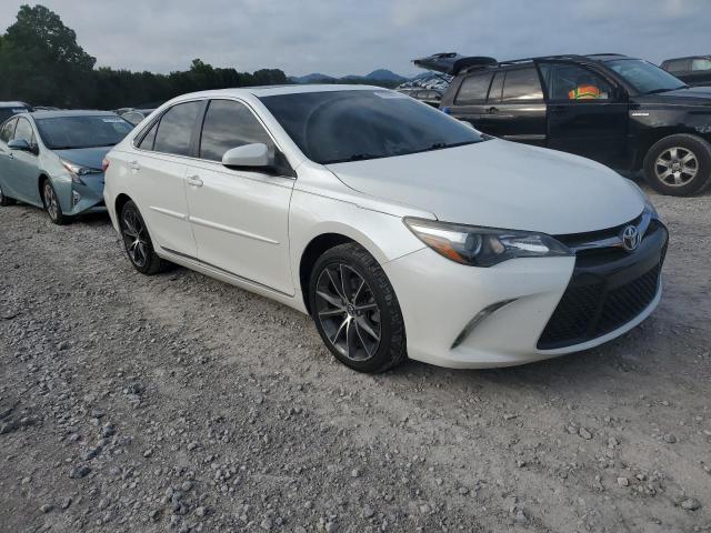 4T1BF1FK2HU721703 - 2017 TOYOTA CAMRY LE WHITE photo 4