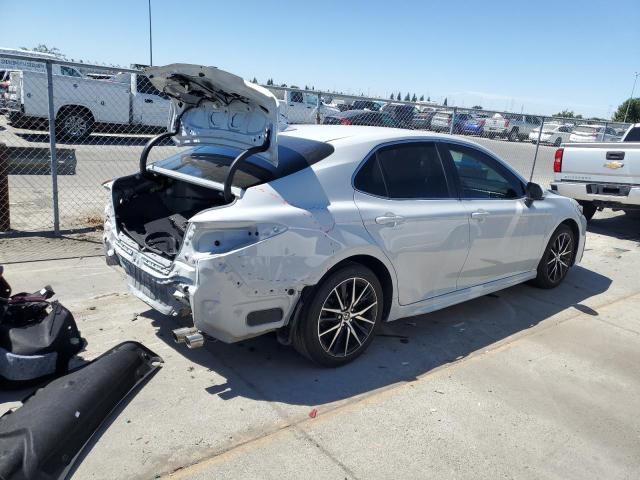 4T1G11AK4PU129312 - 2023 TOYOTA CAMRY SE NIGHT SHADE WHITE photo 3