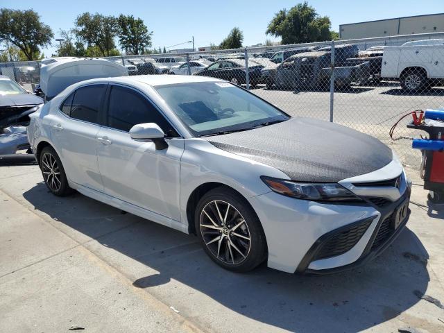 4T1G11AK4PU129312 - 2023 TOYOTA CAMRY SE NIGHT SHADE WHITE photo 4