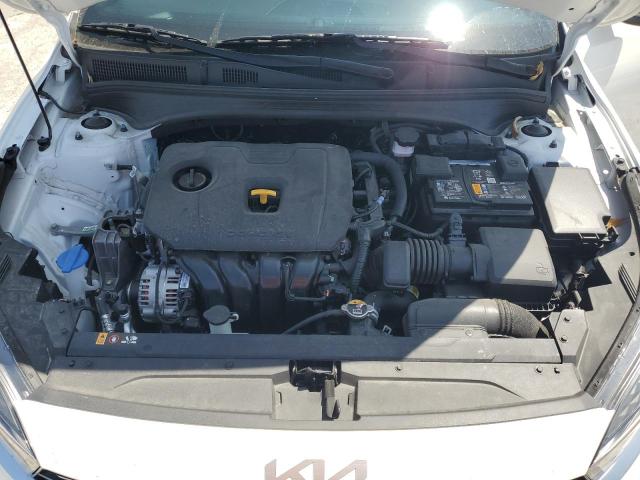 3KPF54AD3RE747469 - 2024 KIA FORTE GT LINE WHITE photo 11