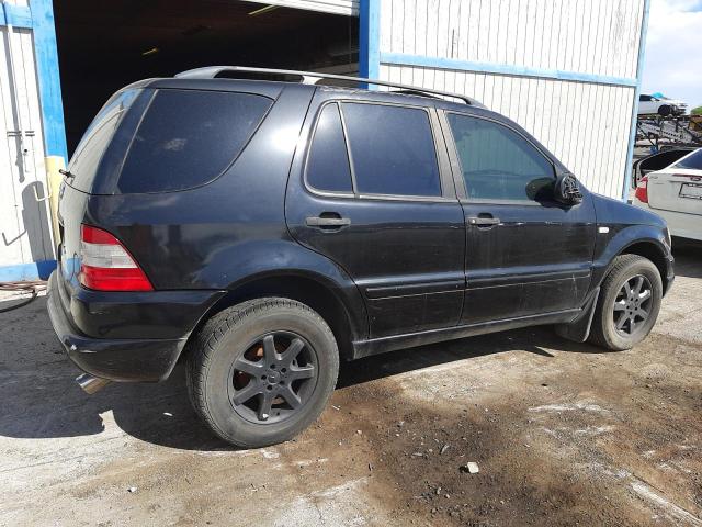 4JGAB72E0XA070887 - 1999 MERCEDES-BENZ ML 430 BLACK photo 3