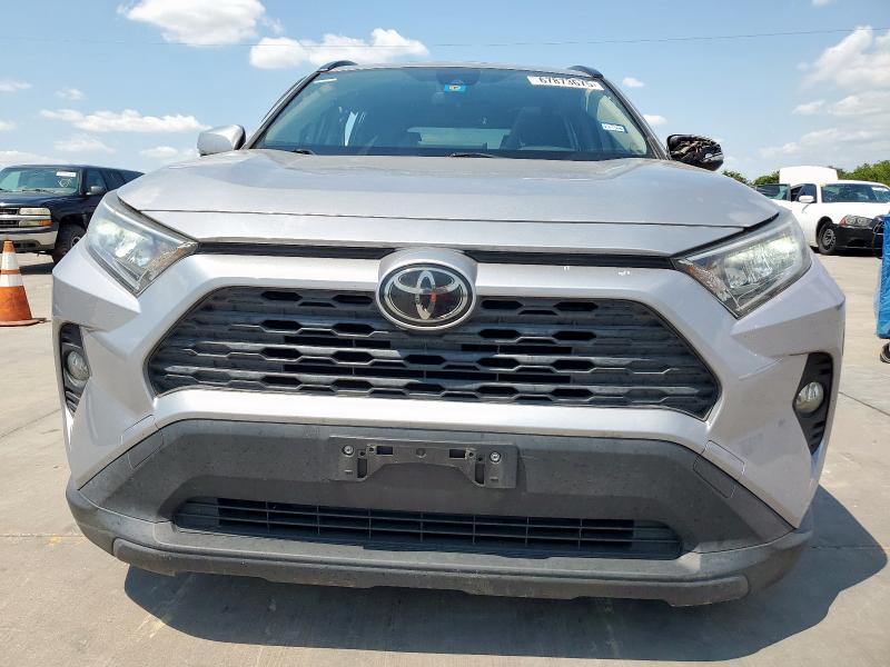 JTMW1RFV3KD025601 - 2019 TOYOTA RAV4 XLE Plata foto 5