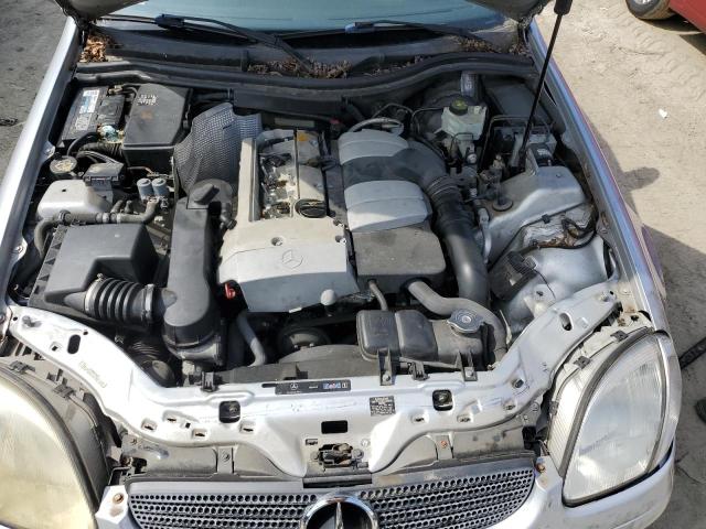 WDBKK49F74F302260 - 2004 MERCEDES-BENZ SLK 230 KOMPRESSOR SILVER photo 11