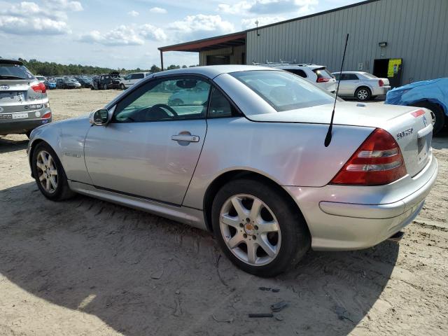 WDBKK49F74F302260 - 2004 MERCEDES-BENZ SLK 230 KOMPRESSOR SILVER photo 2