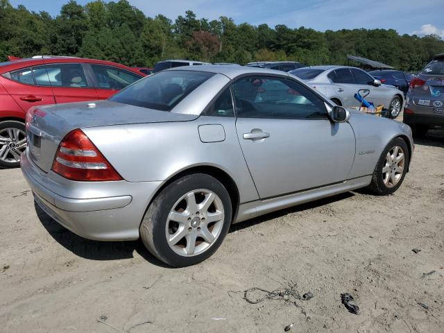 WDBKK49F74F302260 - 2004 MERCEDES-BENZ SLK 230 KOMPRESSOR SILVER photo 3